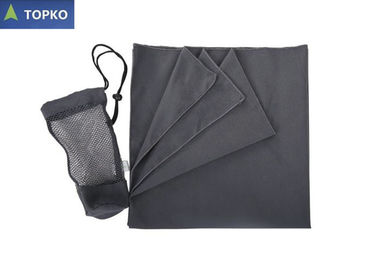 A toalha do curso de Microfiber com leva a secagem absorvente do saco e rápida ultra compacta